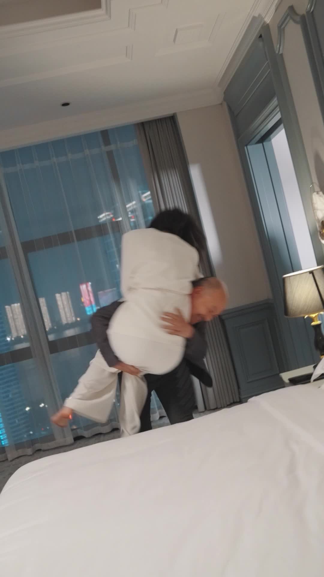 Tập 42 - Là Ai Chẳng Vướng Bụi Trần